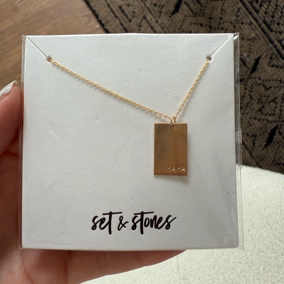 Set & Tones 14k Plated Gold 'Mama' Pendant Necklace - Picture 4 of 5